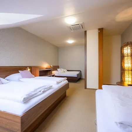 Bílá Hora - Roudná Apartamento *