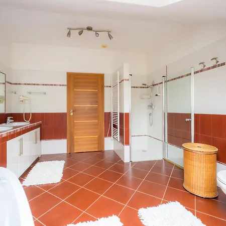 Bílá Hora - Roudná Apartamento *